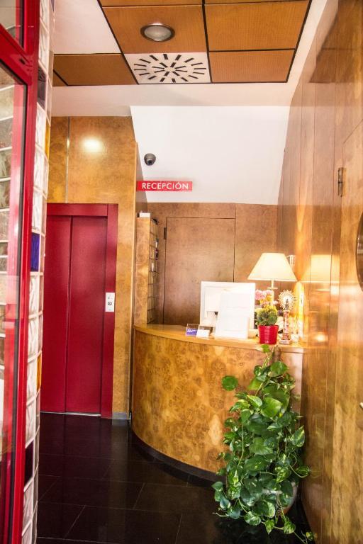 Hotel Villa De Zaragoza Casetas Extérieur photo